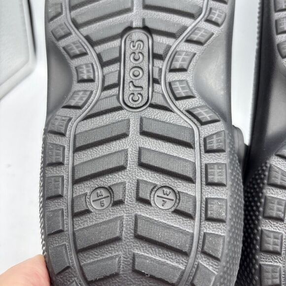 CROCS Women’s Classic Fuzz Lined Clogs 7 M5/W7 Black Comfort Slip On Winter Shoe - Picture 8 of 11